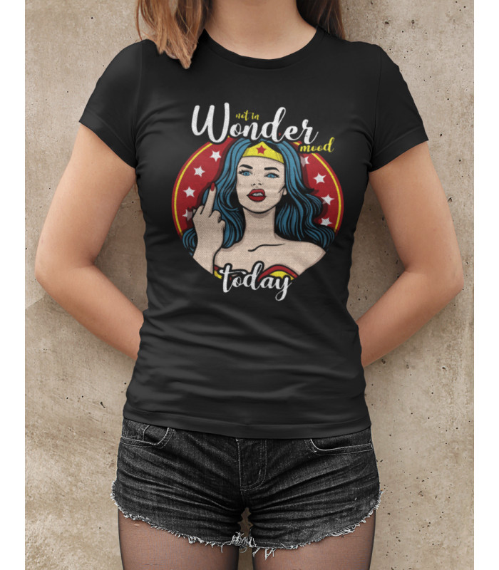 Tee shirt Femme NOT in a Wonder Mood, Fuck off ! Il y a des jours comme ça,  où même une Wonder Woman
